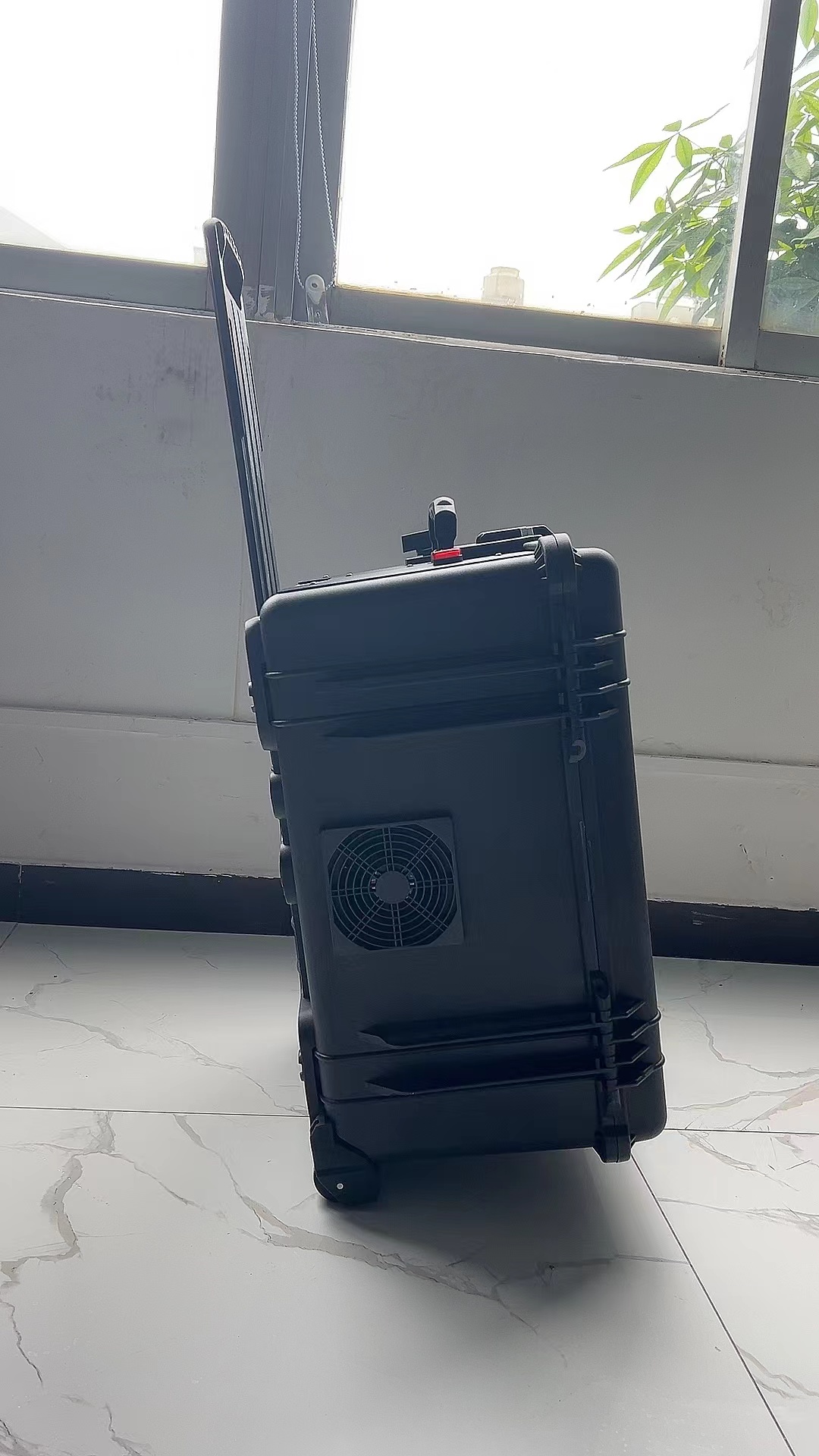 金阳手拉箱型移动通信干扰器